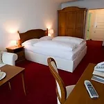 Hotel Seevilla Wolfgangsee 4*